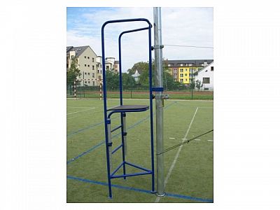 Stupienok pre rozhodcu - interiér, výškovo nastaviteľný, montáž k stĺpiku 102 mm, CERTIFIKÁT