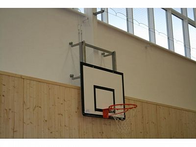 Basketbalová konštrukcia prídavná pre reguláciu výšky dosky s košom 2,60 až 3,05 m - interiér