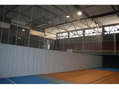 Opona 21x8m na predelenie telocvične, elektrické ovládanie