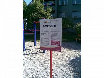 Informačná tabuľa, prevádzkový poriadok na detské alebo workoutové ihrisko