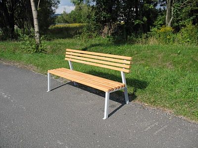 Lavička kôprom s operadlom, dubové laty, dĺžka 1800 mm, šírka 440 mm