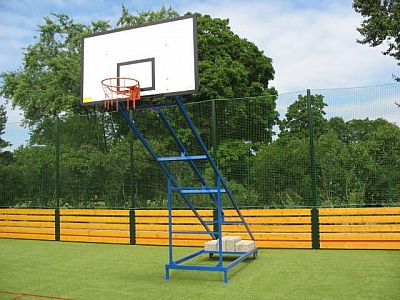 Basketbalová konštrukcia pojazdná - mobilné, exteriér, sklopná, vysadenie 2 m, lakovaná