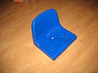 Plastový sedák na tribúny a striedačky