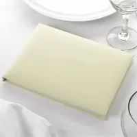 Svadobná kniha hostí šampáň