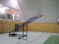 Basketbalová konštrukcia pojazdná, interiér, sklopná, vysadenie 2 m