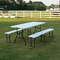 Kempingová sada skládacího stolu NC1618 a 2 lavic NC3404 NILS Camp v bílé barvě