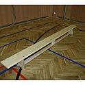 Švédská lavička tělocvičná s kladinkou, délka 1,9 m, lakovaná, hranol na žebřinu
